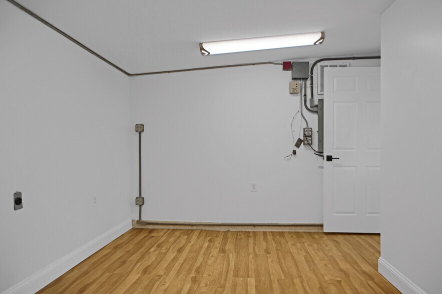 More Photos Of 165 Massachusetts Ave, Lunenburg Fast Food For Sale