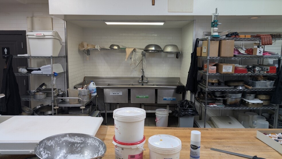 More Photos Of 5742-5744 N Milwaukee Ave, Chicago Storefront Retail Residential For Lease