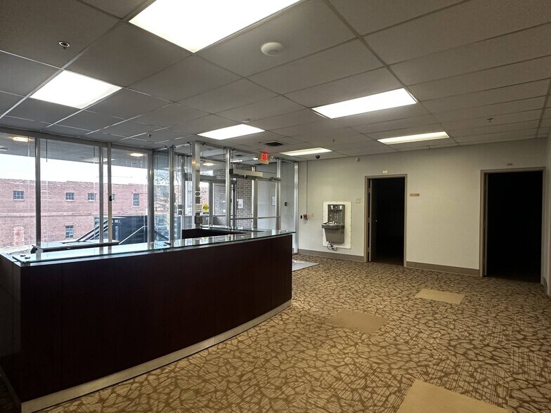 More Photos Of 400-500 Grand Ave, Joplin Office For Lease