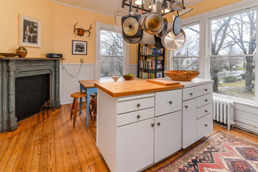 More Photos Of 145 Melrose Ave, Tryon Apartments For Sale