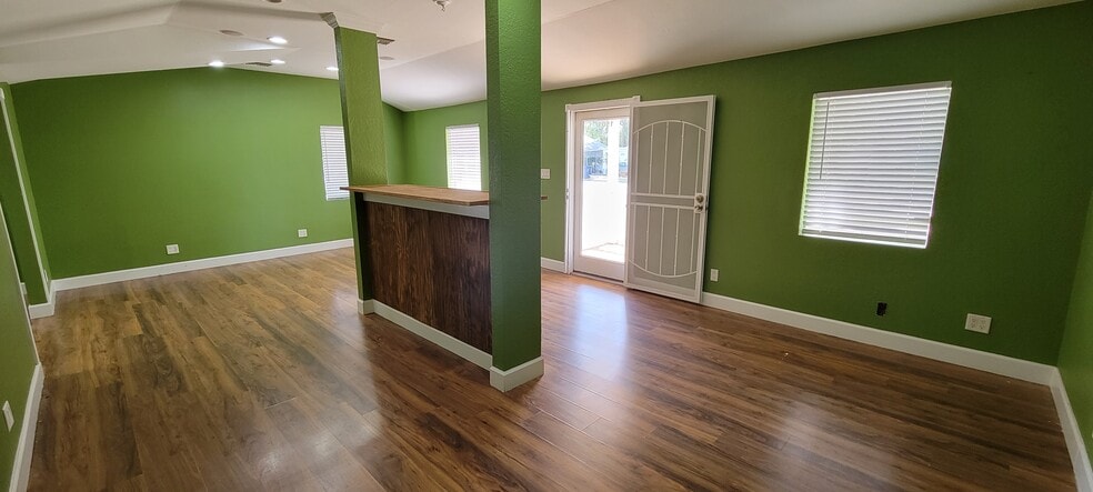 More Photos Of 1901 W Sligh Ave, Tampa Office For Sale