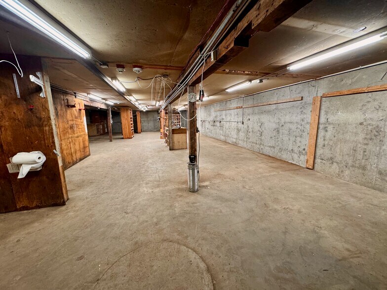 More Photos Of 405 S National Ave, Bremerton Service For Sale