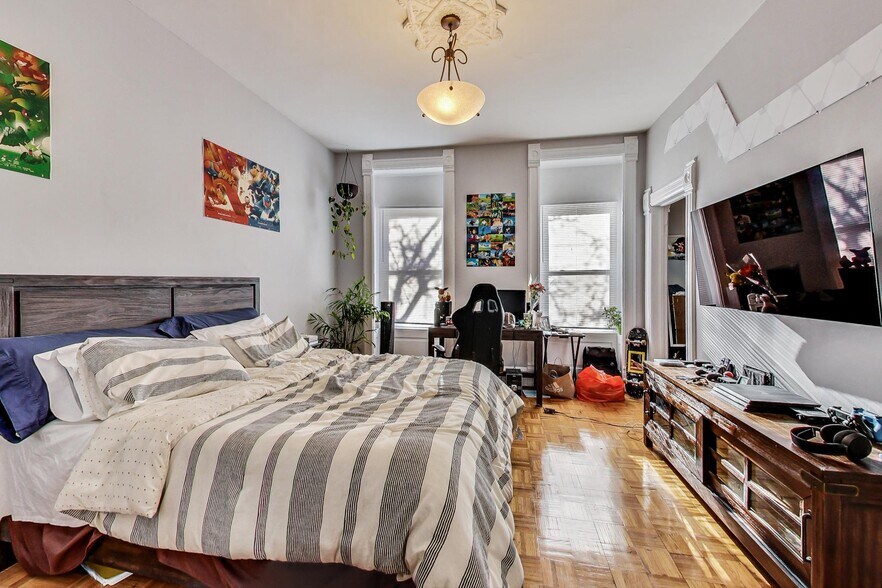 More Photos Of 2965 N Lincoln Ave, Chicago Storefront Retail Residential For Sale