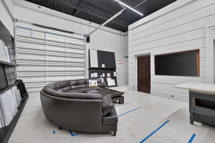More Photos Of 1334 S Killian Dr, Lake Park Warehouse For Sale