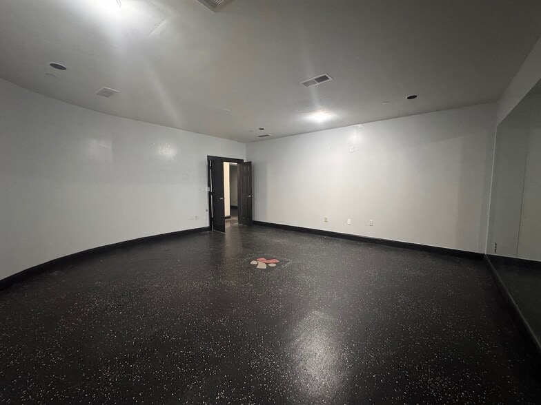 More Photos Of 6254 Memorial Dr, Stone Mountain Storefront Retail Office For Lease