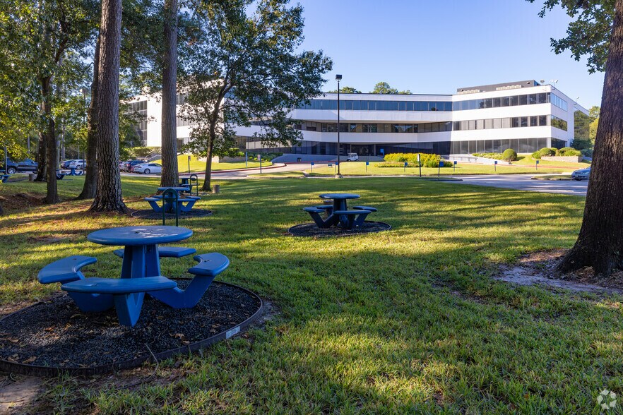 More Photos Of 110-140 Cypress Station Dr, Houston Unknown For Lease