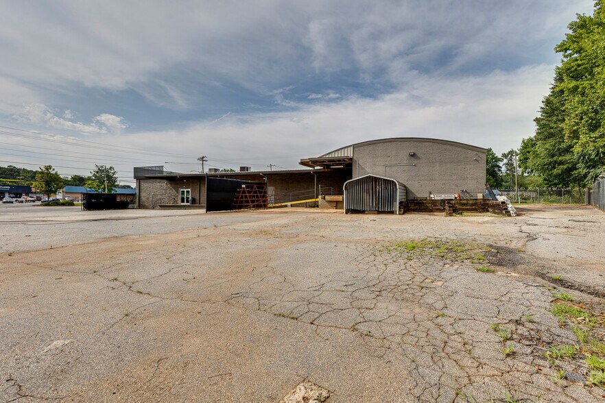 More Photos Of 211 N Pleasantburg Dr, Greenville Light Manufacturing For Sale