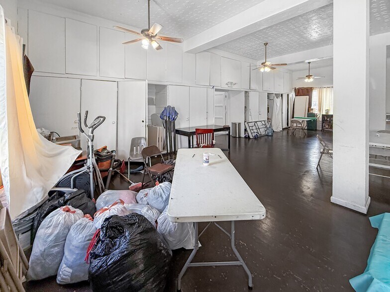 More Photos Of 7101 Menlo Ave, Los Angeles Specialty For Sale