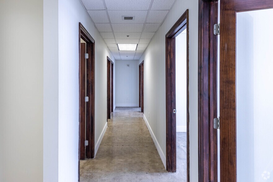 More Photos Of 420 Lincoln Rd, Miami Beach Loft Creative Space For Lease