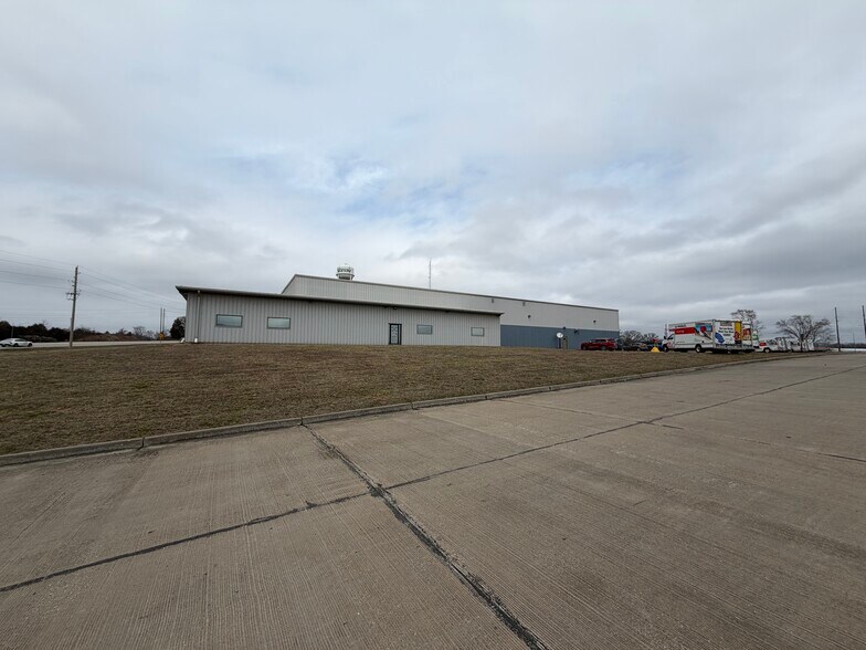More Photos Of 1202 Industrial Dr, Warsaw Industrial For Sale