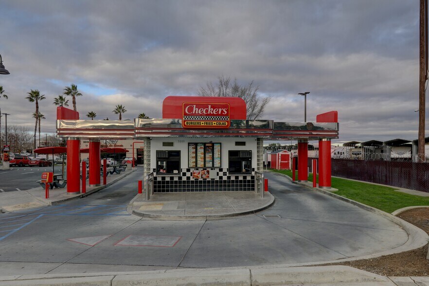 Primary Photo Of 3009 Calloway Dr, Bakersfield Fast Food For Sale