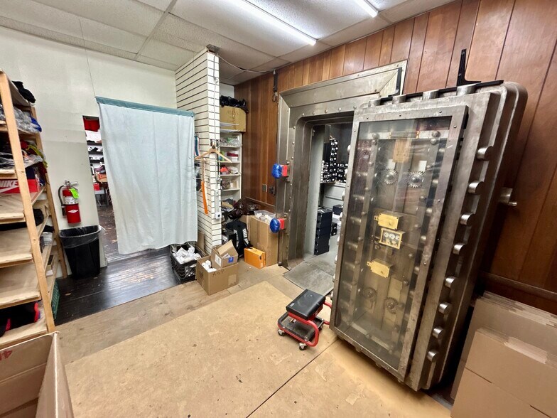 More Photos Of 20-34 Park Ave, Paterson Office For Sale