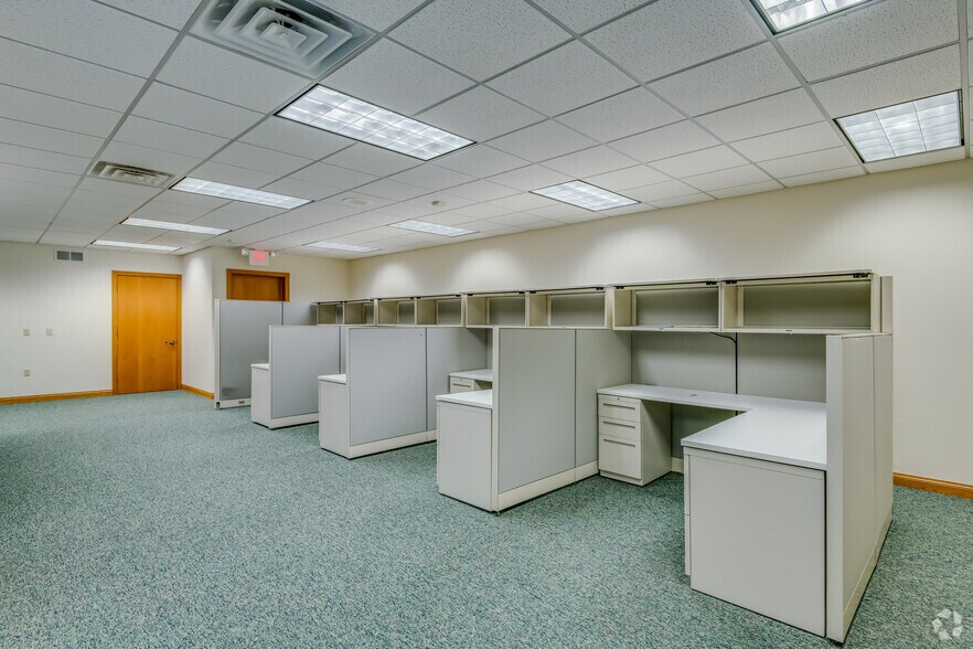 More Photos Of 119 N McCarthy Rd, Appleton Office For Lease