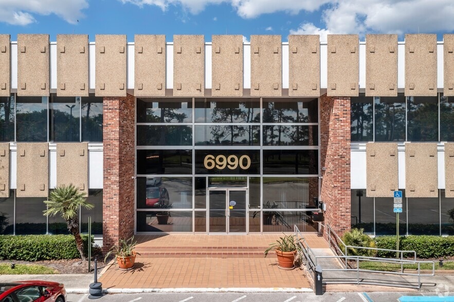 More Photos Of 6990 Lake Ellenor Dr, Orlando Office For Lease