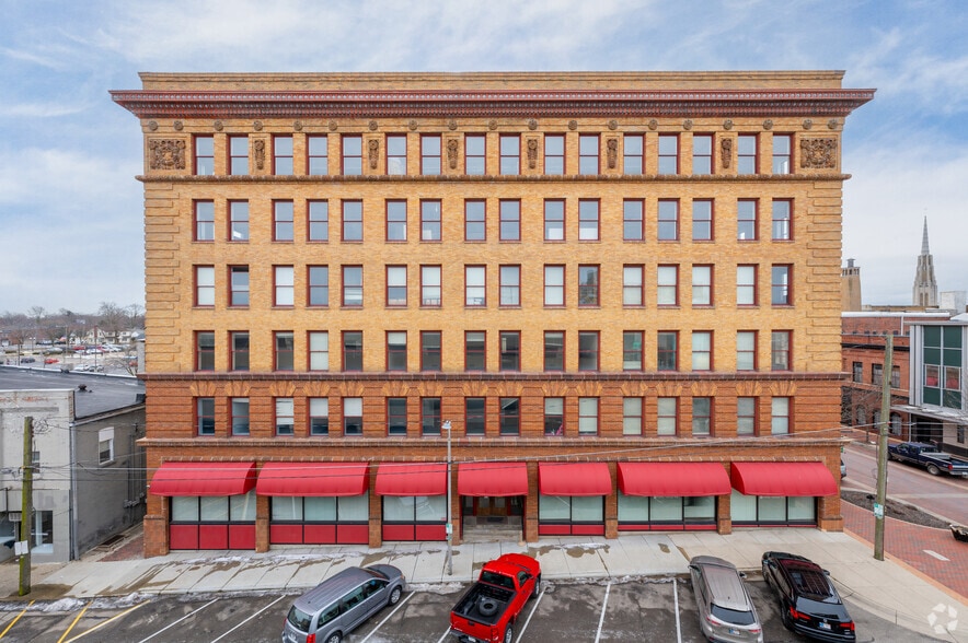More Photos Of 1106 Meridian St, Anderson Office For Lease