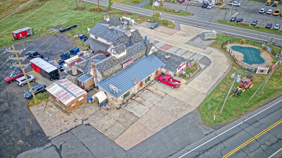 More Photos Of 671 Mariaville Rd, Schenectady Garden Center For Sale