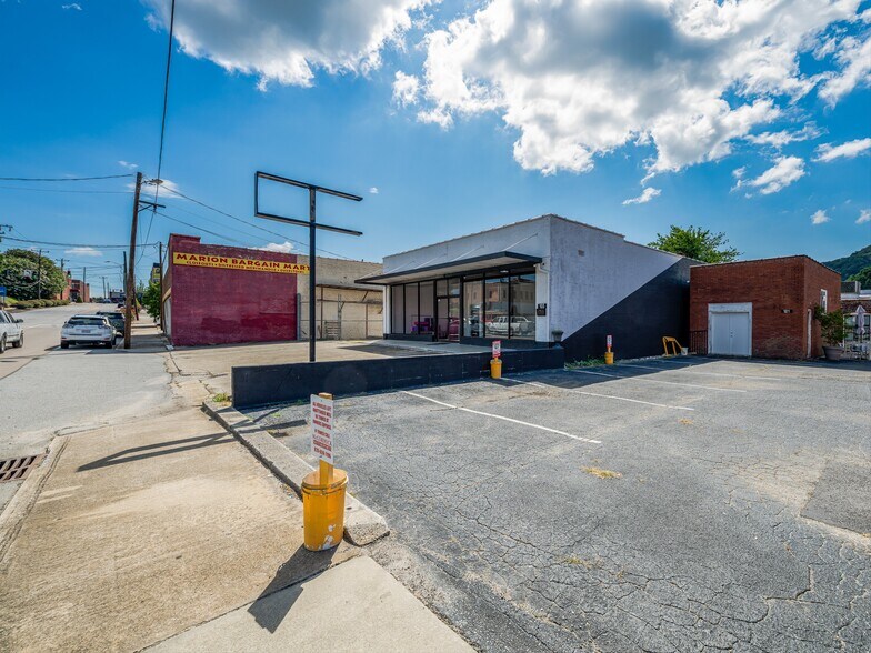 More Photos Of 105 W Henderson St, Marion General Retail For Sale
