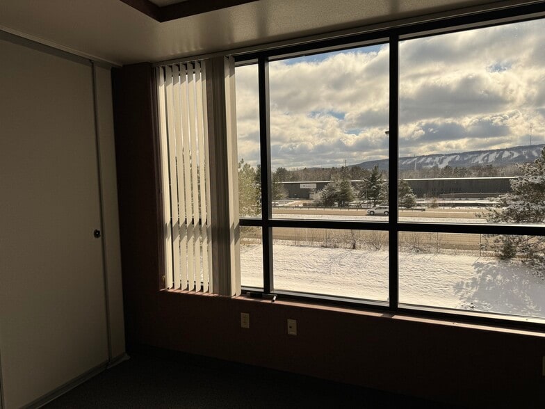 More Photos Of 3605 Stewart Ave, Wausau Flex For Sale
