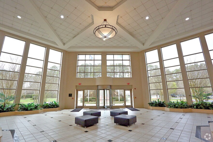 More Photos Of 477 Viking Dr, Virginia Beach Office For Sale