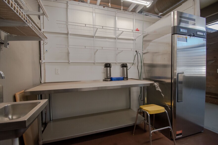 More Photos Of 322 E Don Tyler Ave, Dewey Storefront For Sale