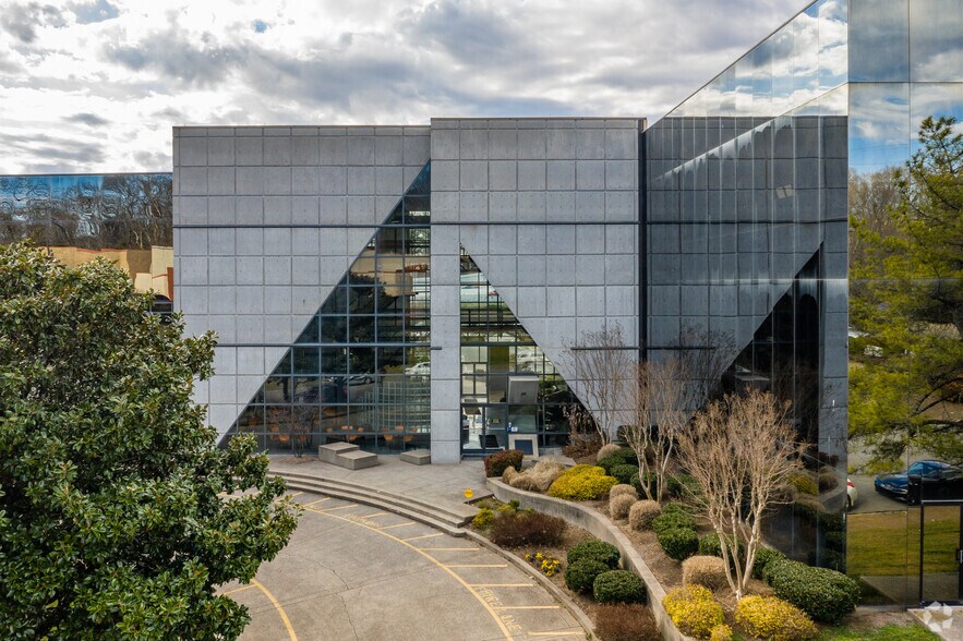 More Photos Of 2451 Atrium Way, Nashville Office For Lease