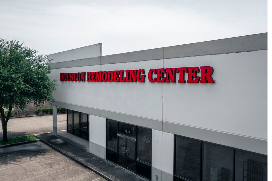 More Photos Of 12838 Murphy Rd, Stafford Showroom For Lease