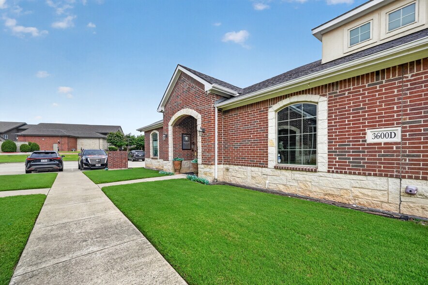 More Photos Of 3600 Eldorado Pky, McKinney Medical For Sale