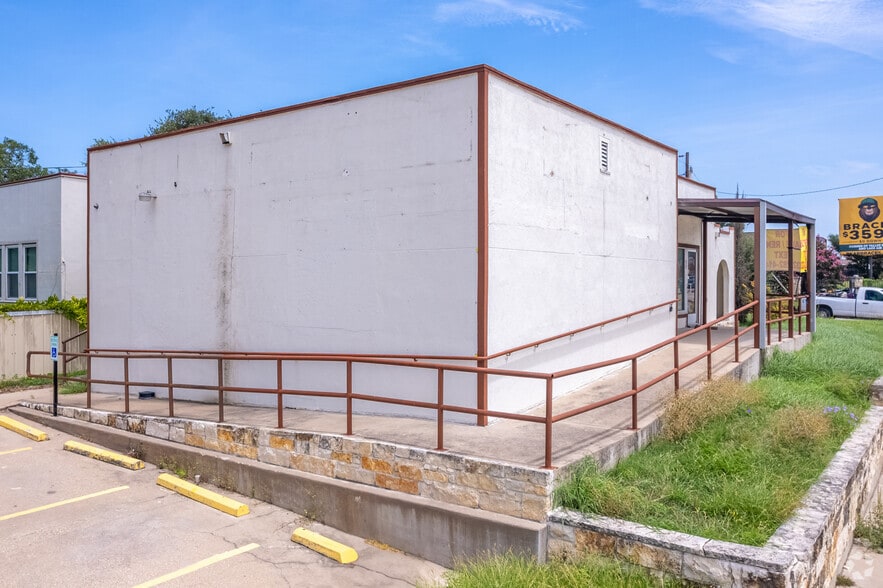 More Photos Of 400 N 23rd St, Waco Storefront Retail Office For Lease