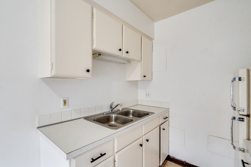 More Photos Of 2615 Ellet Ave, Akron Apartments For Sale