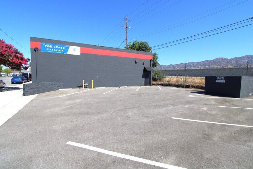 More Photos Of 2124-2134 Floyd St, Burbank Warehouse For Lease