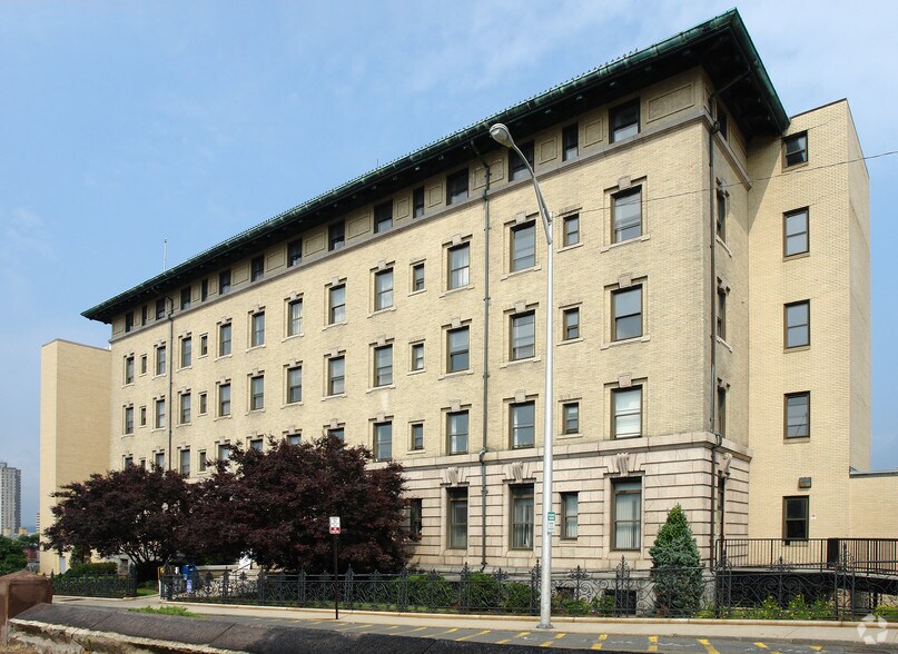 Primary Photo Of 140 High St, Springfield Medical For Lease