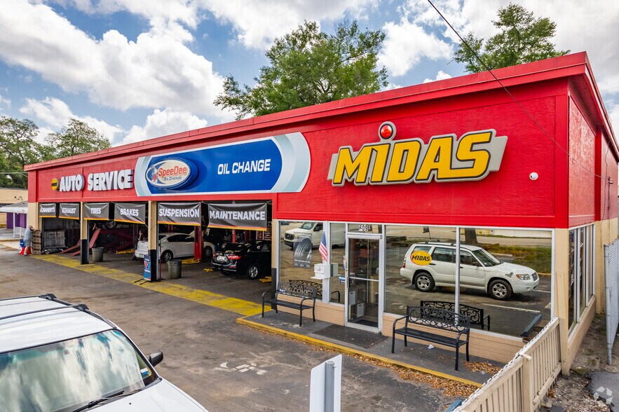 Primary Photo Of 609 W Robertson St, Brandon Auto Repair For Sale