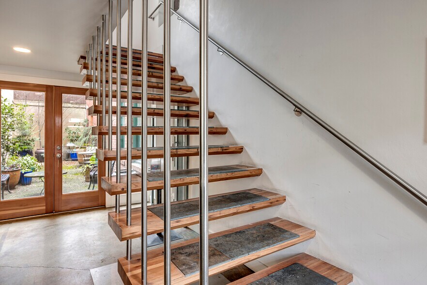 More Photos Of 1124 Eastlake Ave E, Seattle Loft Creative Space For Lease