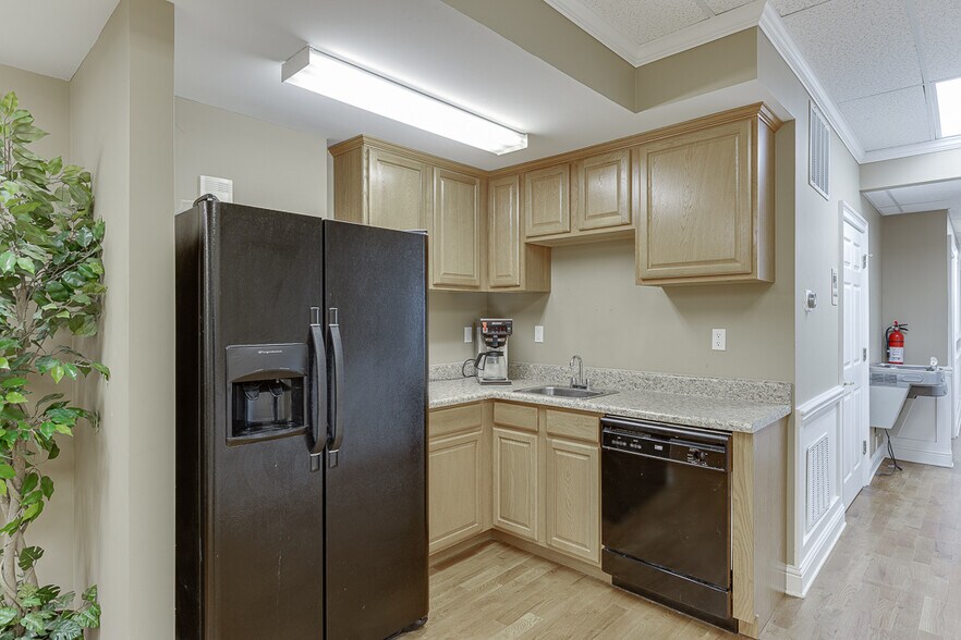 More Photos Of 743 Church St, Buford Industrial For Sale