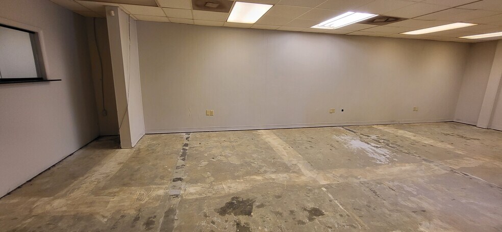 More Photos Of 324 E 24th St, Lumberton Storefront Retail Office For Lease