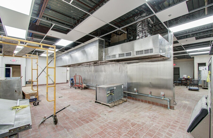 More Photos Of 2103 Cypress Creek Pky, Houston Bar For Sale