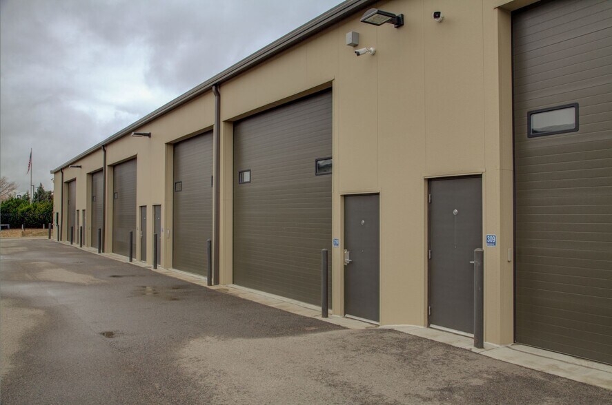 More Photos Of 2364 Industrial Ln, Broomfield Warehouse For Sale