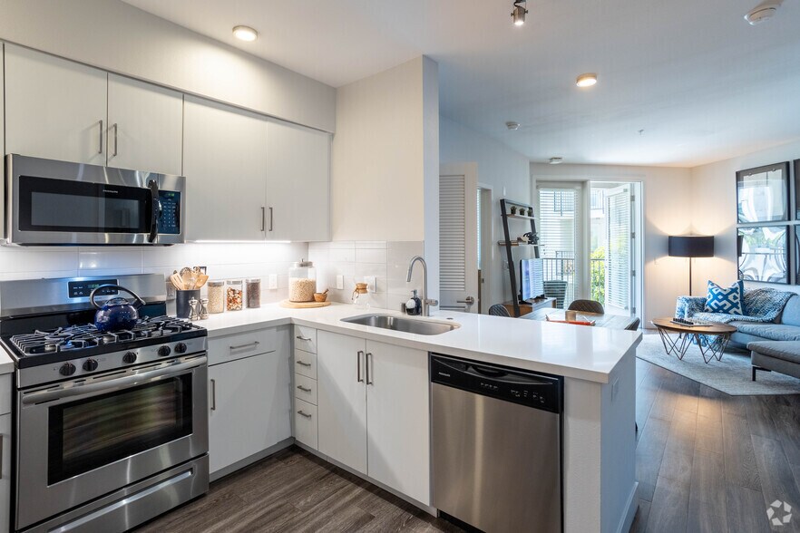 More Photos Of 687 S Hobart Blvd, Los Angeles Apartments For Lease