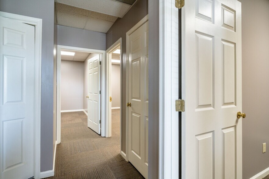 More Photos Of 1600 N Coalter St, Staunton Office For Lease