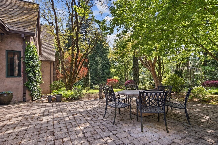 More Photos Of 1500 SE Waverly Dr, Portland Office Residential For Sale