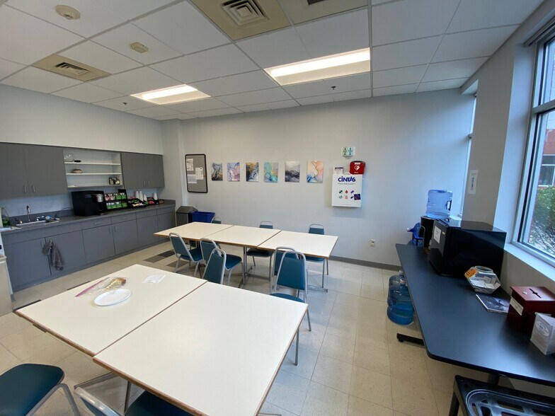 More Photos Of 800 Technology Center Dr, Stoughton Light Manufacturing For Lease