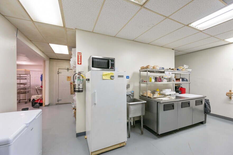 More Photos Of 7386 Mt Carmel Rd, Decaturville Convenience Store For Sale