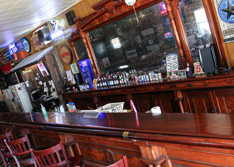 More Photos Of 211 N Mechanic St, Weimar Bar For Sale