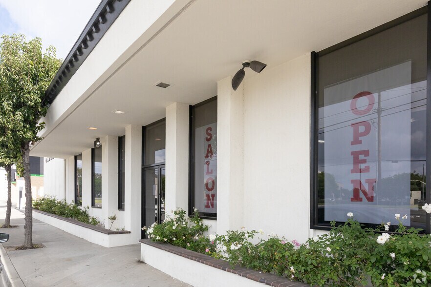 More Photos Of 1921 N Tustin Ave, Santa Ana Freestanding For Lease