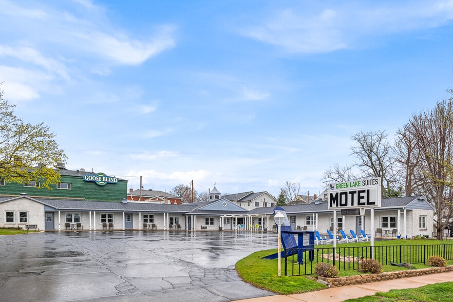 More Photos Of 488 South St, Green Lake Hotel For Sale