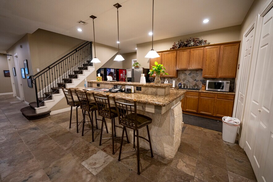 More Photos Of 4141 Katy Hockley Rd, Katy Warehouse For Lease