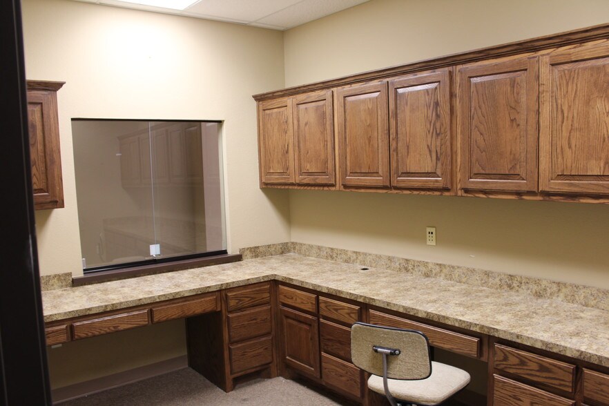 More Photos Of 805 Hill Blvd, Granbury Medical For Lease