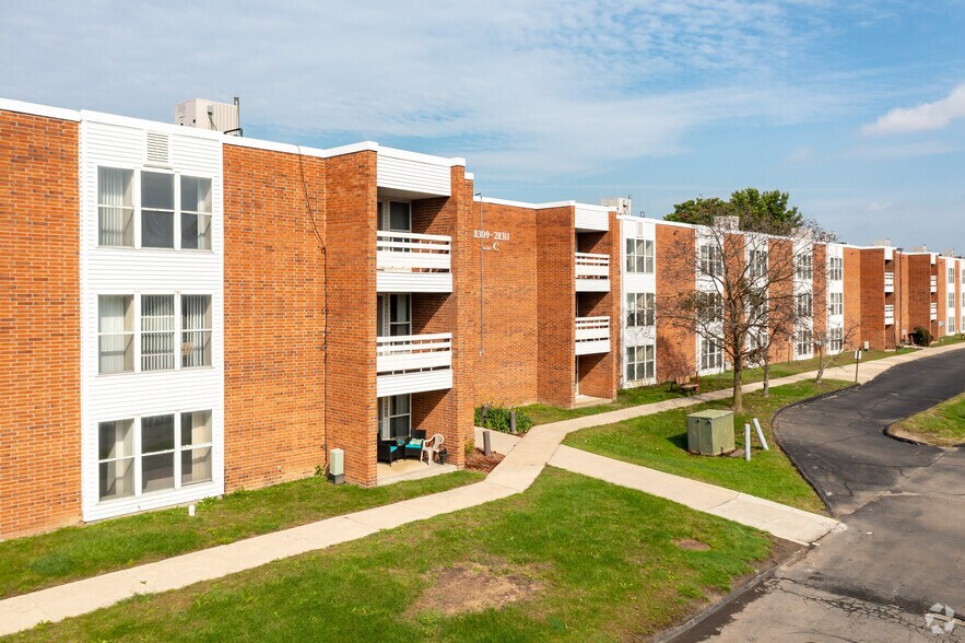 More Photos Of 28301 Franklin Rd, Southfield Multifamily For Sale