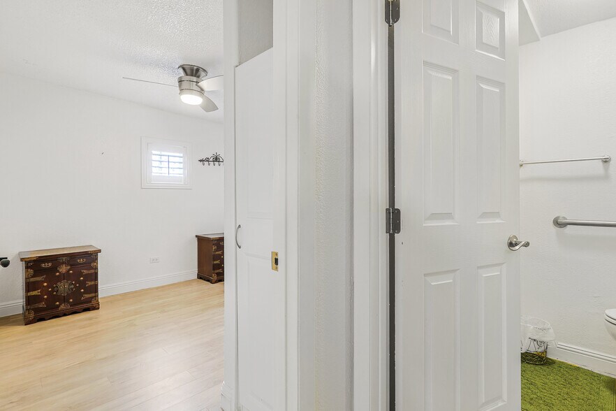 More Photos Of 303 Tin St, Henderson Office Residential For Sale