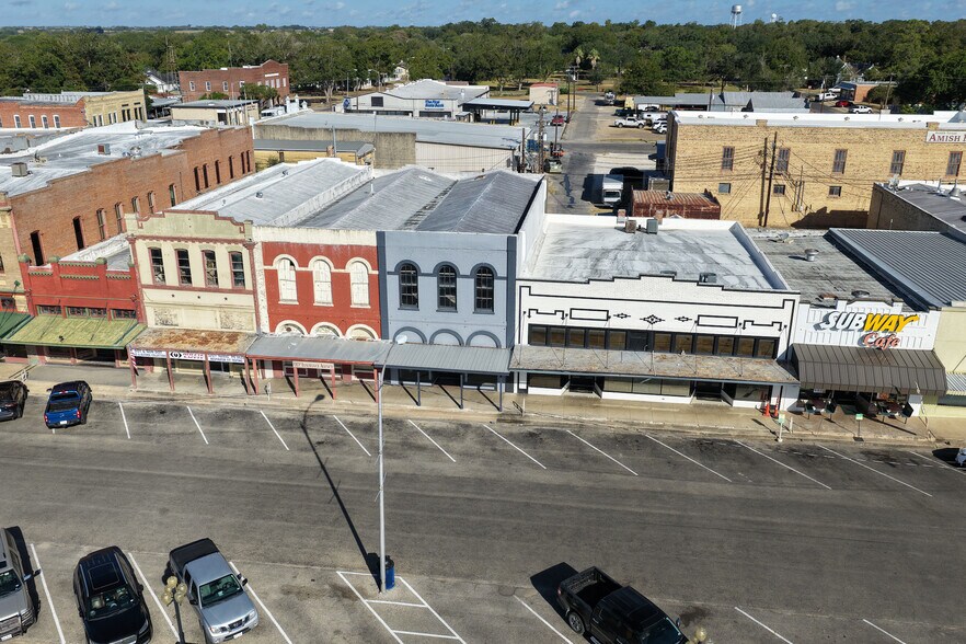 More Photos Of 111 7th St, Shiner Storefront For Sale